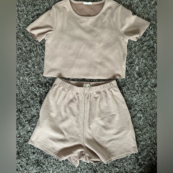 Top & Short Set - Picture 2 of 4